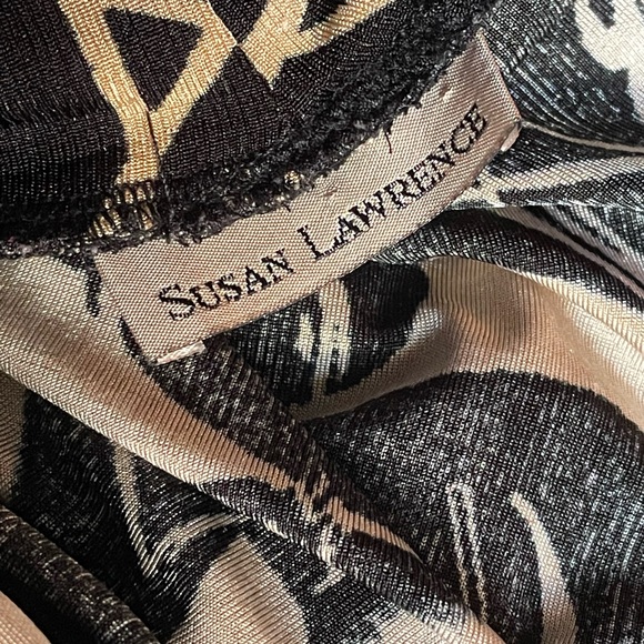 Artsy Class Turtleneck Top - Picture 3 of 3